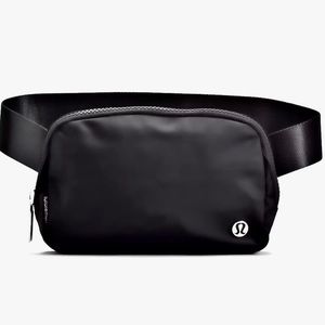 Lululemon Everywhere Black Belt Bag 1L